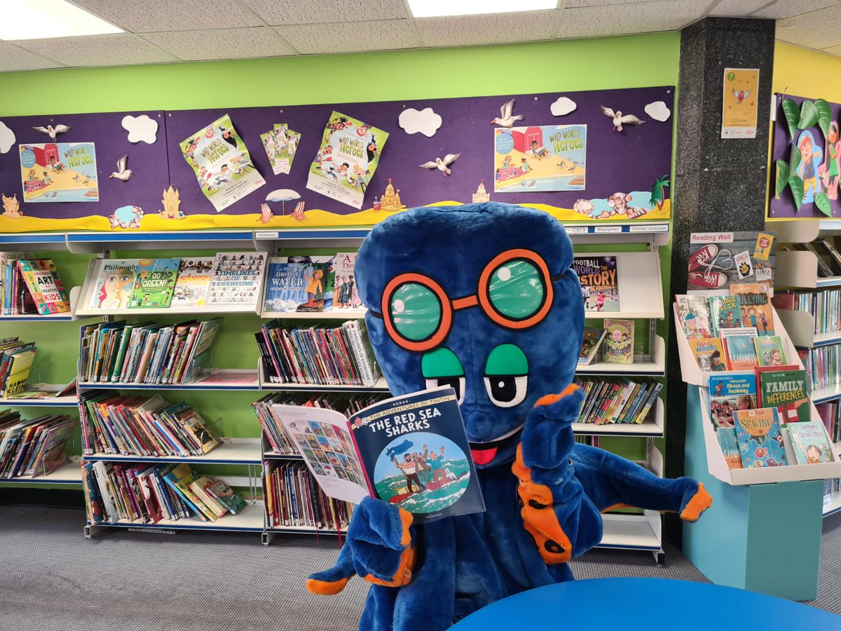 Someone told CJ it was #NationalPoetryDay today, so he gave it a go… Why not share one of yours?

There once was an octo called CJ,
Came to Essex one warm summer’s day.
He strolled around Tendring,
He found it mind bending,
Just so much to do, see and play.

#octopusahoy #poetry