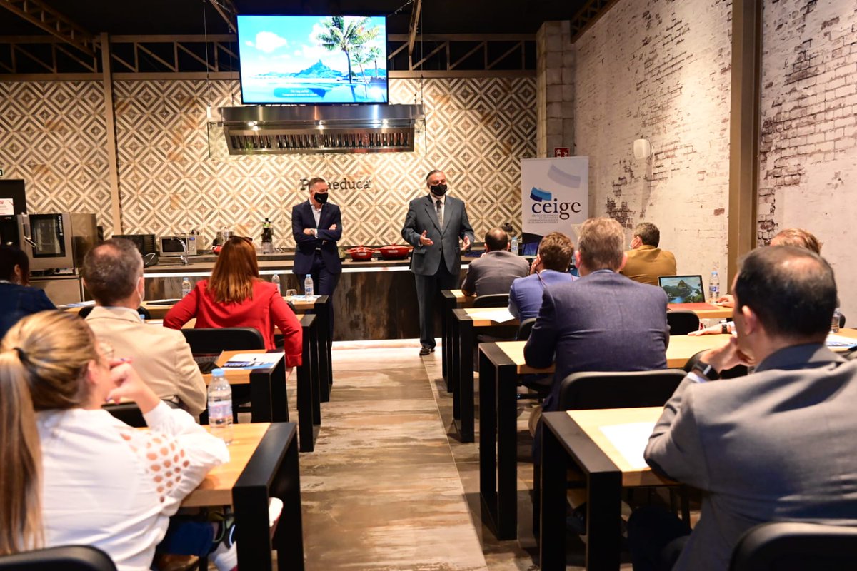 JuntaGranada's tweet photo. ▶️El delegado del Gobierno, Pablo García @Tignari, ha participado hoy en el encuentro del Círculo de Empresas en Expansión e Internacionalización de Granada Económica #CEIGE, donde ha explicado la situación de los fondos next generation a las #empresas asistentes ✅ https://t.co/Pj1tIRTXlh