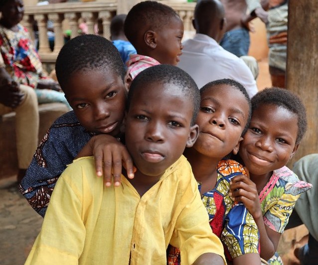 Desde PROYDE, celebramos que la OMS ha aprobado la primera vacuna contra la malaria.
Es la primera que se crea contra una enfermedad parasitaria, y está recomendada para niños y niñas que viven en regiones de alto riesgo de transmisión (más información en un.org)