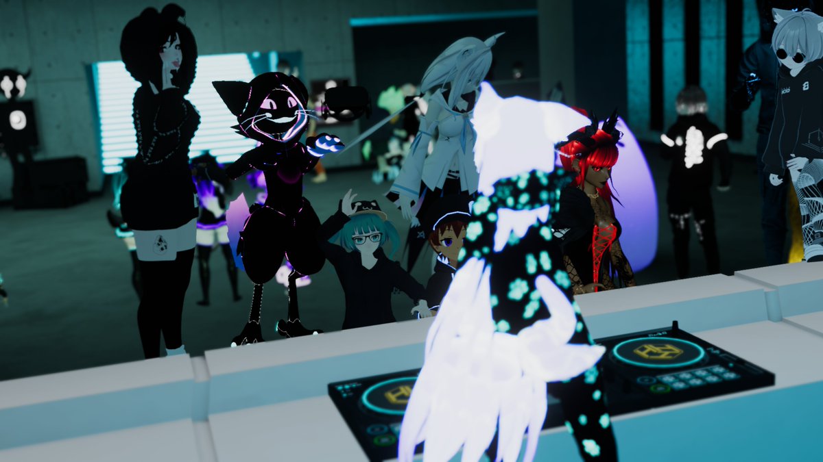 Ejay2287's tweet photo. https://t.co/iFzscrofSl
Hardbox Popup 10th Oct, Most of these were during Ghost Data's set, sadly I lost a lot of photos but there is still plenty! So please enjoy! (I'll do less blur & fix exposure next time ;-; ) #HARDBOX #HARDBOXVR https://t.co/zJKL3Dei8b