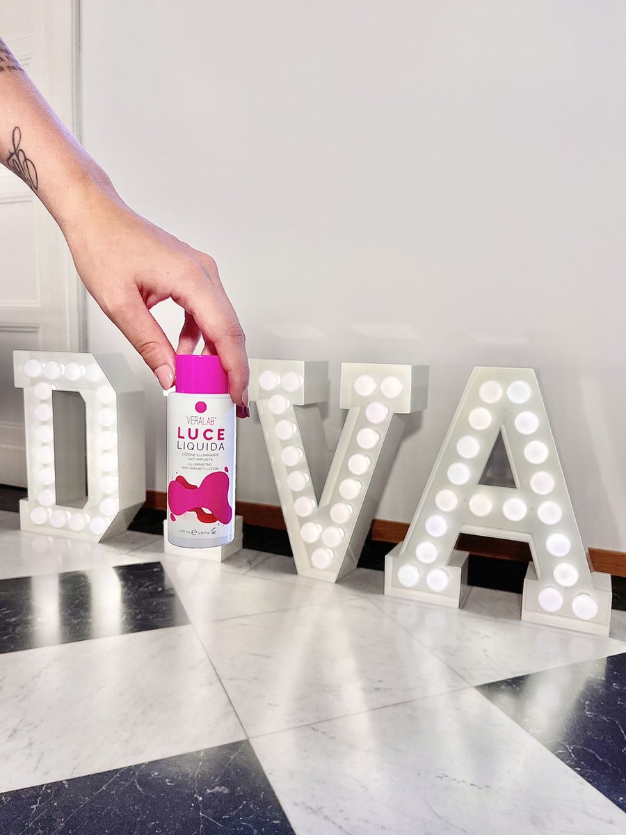 Veralab_cinica's tweet photo. La DIVA per eccellenza: Luce Liquida ✨
Psss piccolo trucco:
per brufoli incalliti applicate un po’ di cotone idrofilo imbevuto di luce liquida sull'imperfezione e lasciatelo in posa per 15 minuti 😉
#veralab #skincare #luceliquida #acidosalicilico #esfoliazione https://t.co/ule4e1ZFwM