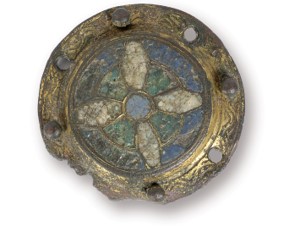 AncientHouseMus's tweet photo. #MusPets
Enamelled and gilded Anglo-Saxon jewel re-used to decorate a casket or similar. An 80s back garden find made burying the family's dead pet terrapin. Brought into the museum where its importance was recognised. https://t.co/BCoCudoXGP