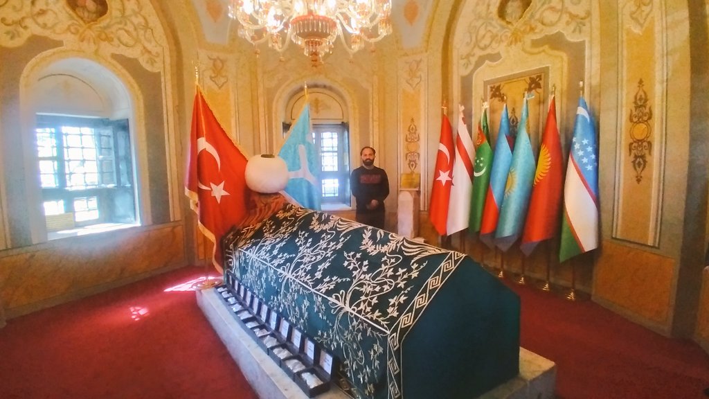 mksw85official's tweet photo. Elegant mausoleum of a 13th-century warrior chieftain whose son founded the Ottoman Empire. 🇵🇰❤🇹🇷
#Ertuğrul #Ottoman #Empire #sultan #ertughalghazi #mksw85official #ImperialNews92 #INNA #sultanghazi @IKturkish #07October2021 #thursday @KarachiTRCG @PakinTurkey @TrEmbIslamabad https://t.co/pvkTSK52oA