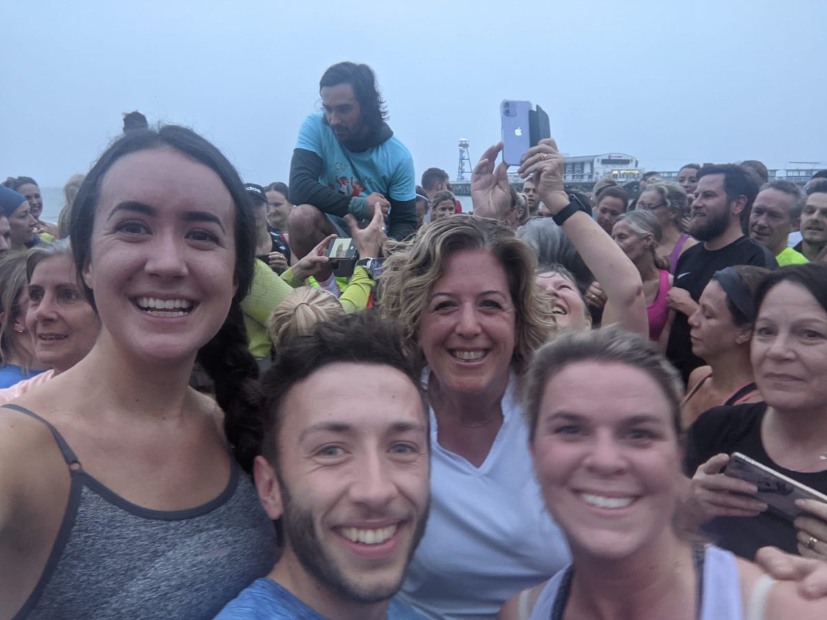 Celebrating World Mental Health Day with an early morning run with <a href="/thebodycoach/">Joe Wicks</a> #teamavonwood <a href="/AvonwoodYear1/">Avonwood Primary School Year 1 Team</a> <a href="/AvonwoodYear4/">Avonwood Primary School Year 4 Team</a>