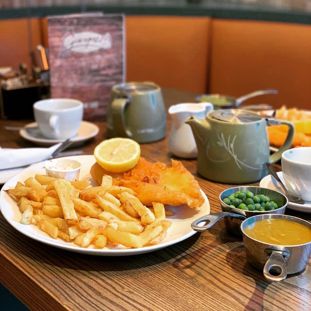 Giacopazzis's tweet photo. Fish Teas available everyday from midday until 8pm in our restaurant. Walk ins welcome #giacopazzisofeyemouth #fishteas #eyemouth #walkinswelcome #fishsuppers #thursday #visitberwickshirecoast #holidaysarecoming https://t.co/Fv5BgV8msv