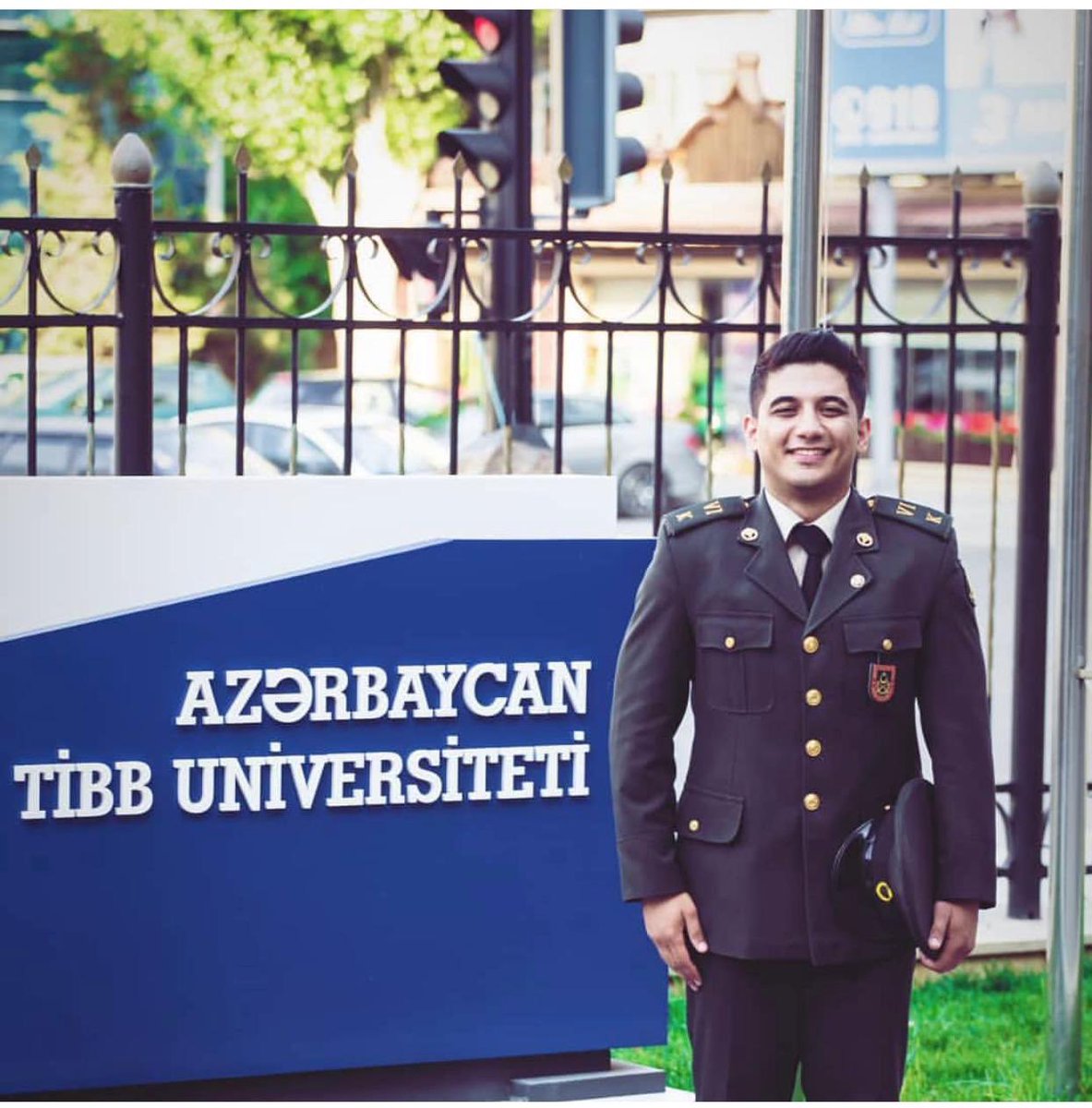 aze_nakhchivan's tweet photo. 🕜 Bu gün həkim Turqut Xəlilbəylinin şəhid olduğu gündür.

Naxçıvan şəhərinin fəxri olan Şəhid hərbi həkim leytenantı Turqut Xəlilbəyli.
Döyüş meydanından yaralı əsgər çıxararkən qəhramancasına şəhid oldu.

Qarşısında baş əyirik! 🇦🇿 https://t.co/H240Tc2zBg