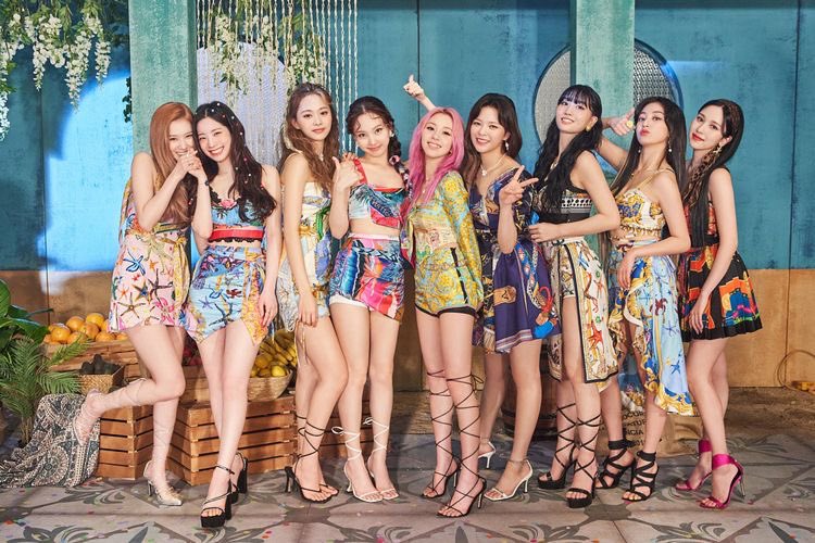 luvzo_st's tweet photo. TWICE https://t.co/jWI7LSrDBt