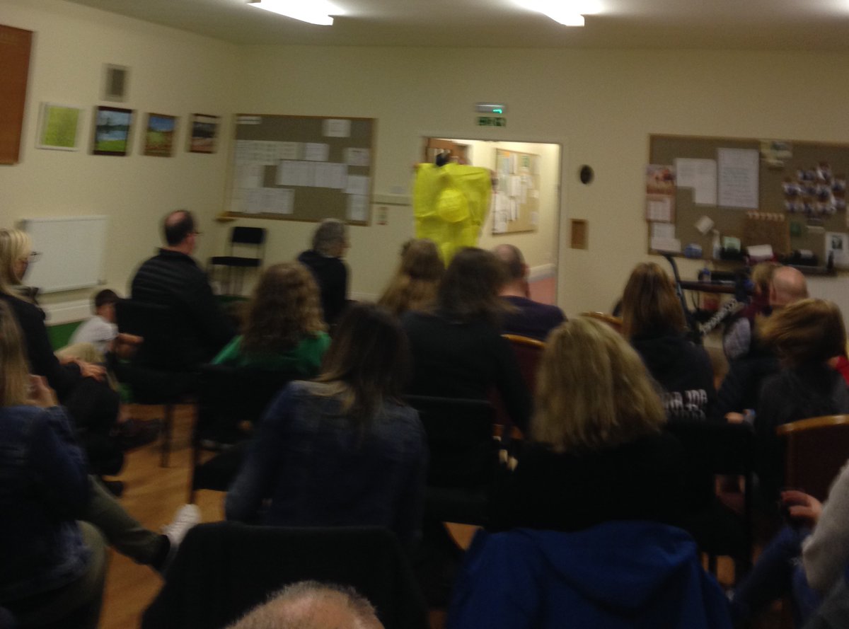 DaanVer_'s tweet photo. Last night #Drumoak crowd turned out again to listen to Josh's amazing ๐ดโโ๏ธjourney* + Q&A. Enthusiastic supporters made him do a banana act, ๐ #endurance fuel! *far from finished! https://t.co/BYIt5fnTDn