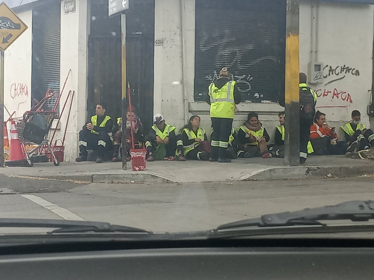 gabriel_mikola's tweet photo. Buen día gente trabajadora, en cualquier momento tomamos coraje y nos ponemos a trabajar. 🙄 https://t.co/rWxS7v0yvk
