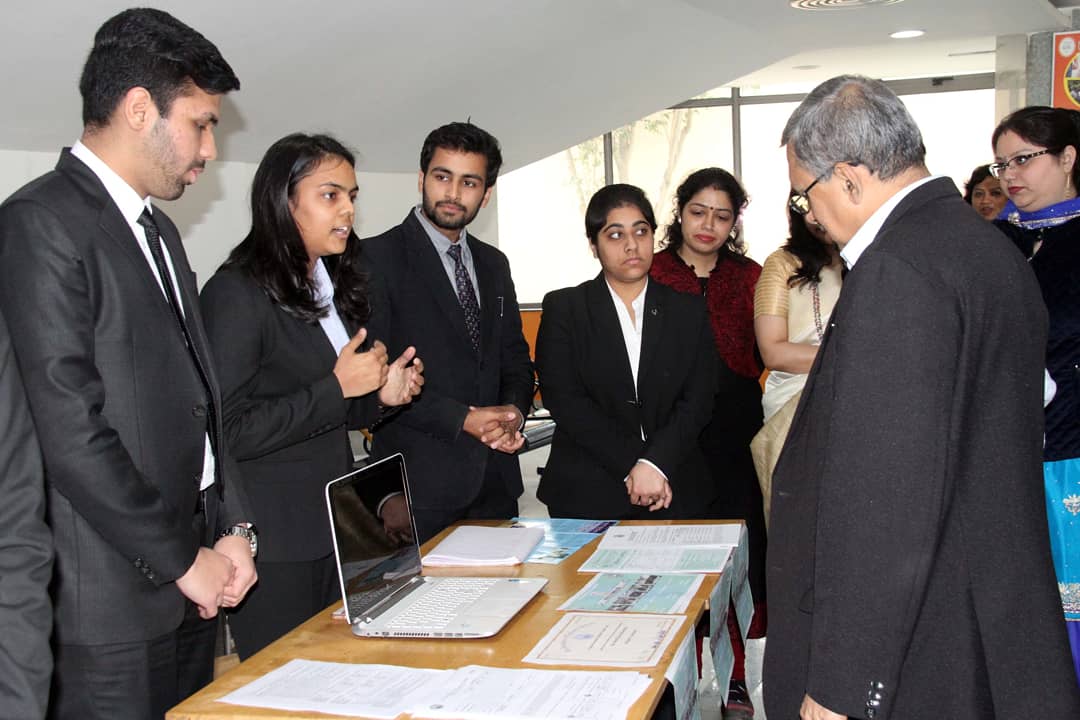 NorthCap_Univ's tweet photo. This throwback Thursday, we’re heading back to 2019 to the HR Conclave. Our students had a terrific time interacting with industry leaders and showcasing their projects.
#NorthCapUniversity #NCUevents #ThrowbackThursday #throwbacktothegoodtimes #hrconclave #industryleaders https://t.co/dOiFBhcZwF