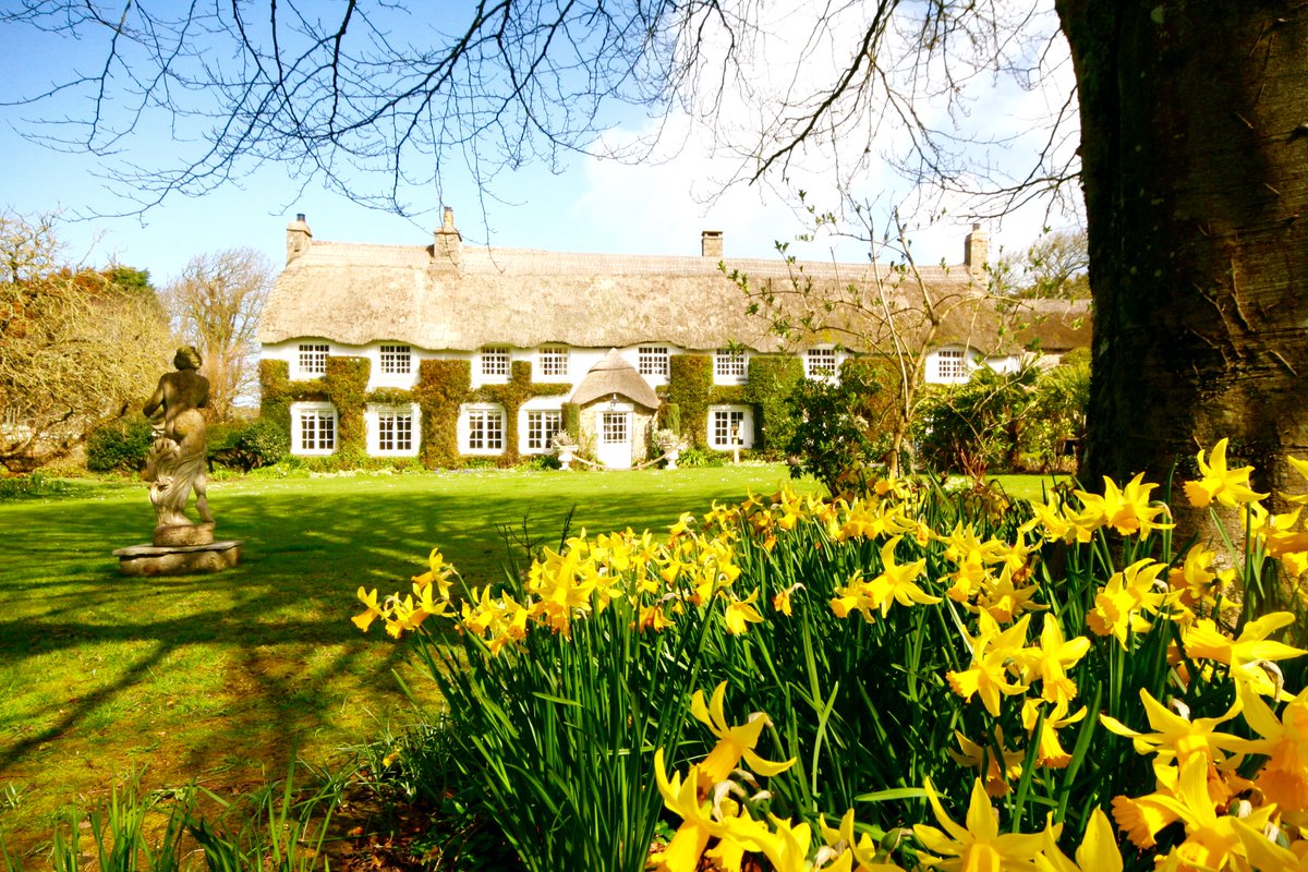 Putsborough Manor Holiday Cottages youtu.be/u9acLdCf1b4 via 
<a href="/YouTube/">YouTube</a>
 video of Putsborough &amp; our lovely holiday cottages by the beach in Devon. Set in a historic hamlet in the AONB by the South West Coastal Path with private gardens &amp; tennis