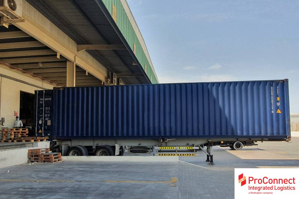 ProConnect_mea's tweet image. Container loading in progress at our Jebel Ali warehouse in Dubai, #UAE. #containers #roadfreight #logistics #freightforwarding #freezone #Proconnect