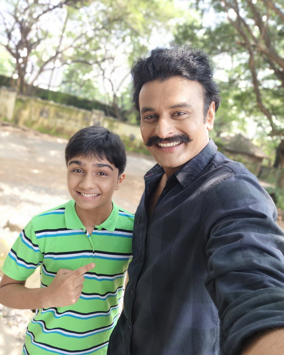 Very #Happy to see #sumeet dada after 4 years in #goregaon #filmcity #Mumbai 
Doing very well dada on the <a href="/ColorsMarathi/">Colors Marathi</a> 
All the best 👍🏻