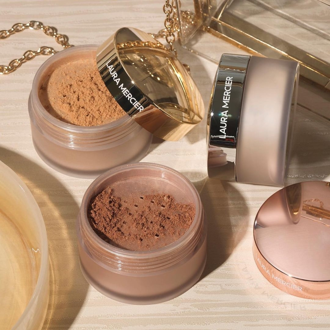 makeupsens's tweet image. Laura Mercier - Light Catcher Translucent Loose Setting Powder

Une poudre poudre finement moulue dans une finition lumineuse multidimensionnelle qui fixe le maquillage.

#lauramercier #lightcatcher #translucentpowder #loosesettingpowder #poudrelibre