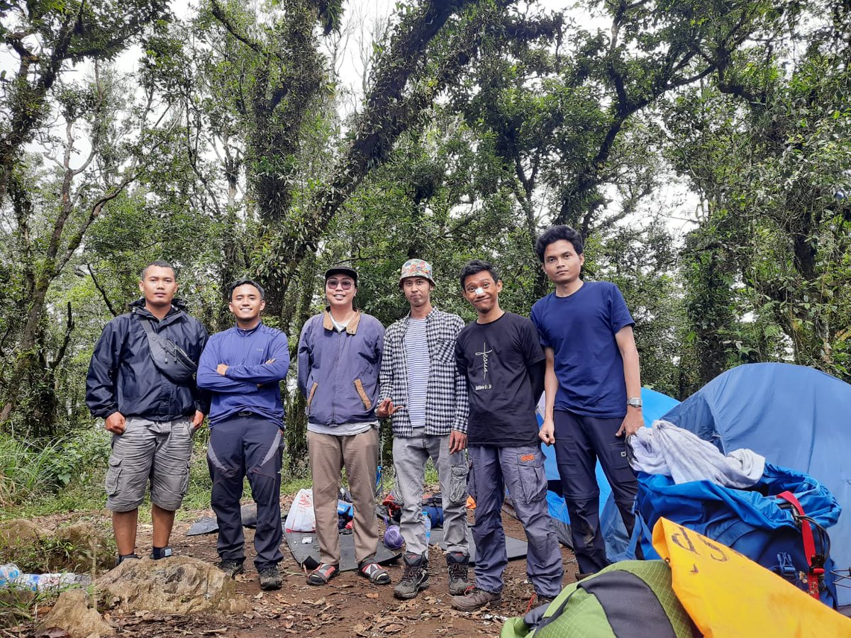 YerryMichael's tweet photo. sekian purnama tak melewati lembah
Gn.Ungaran 2050mdpl https://t.co/S58LRyrhB6