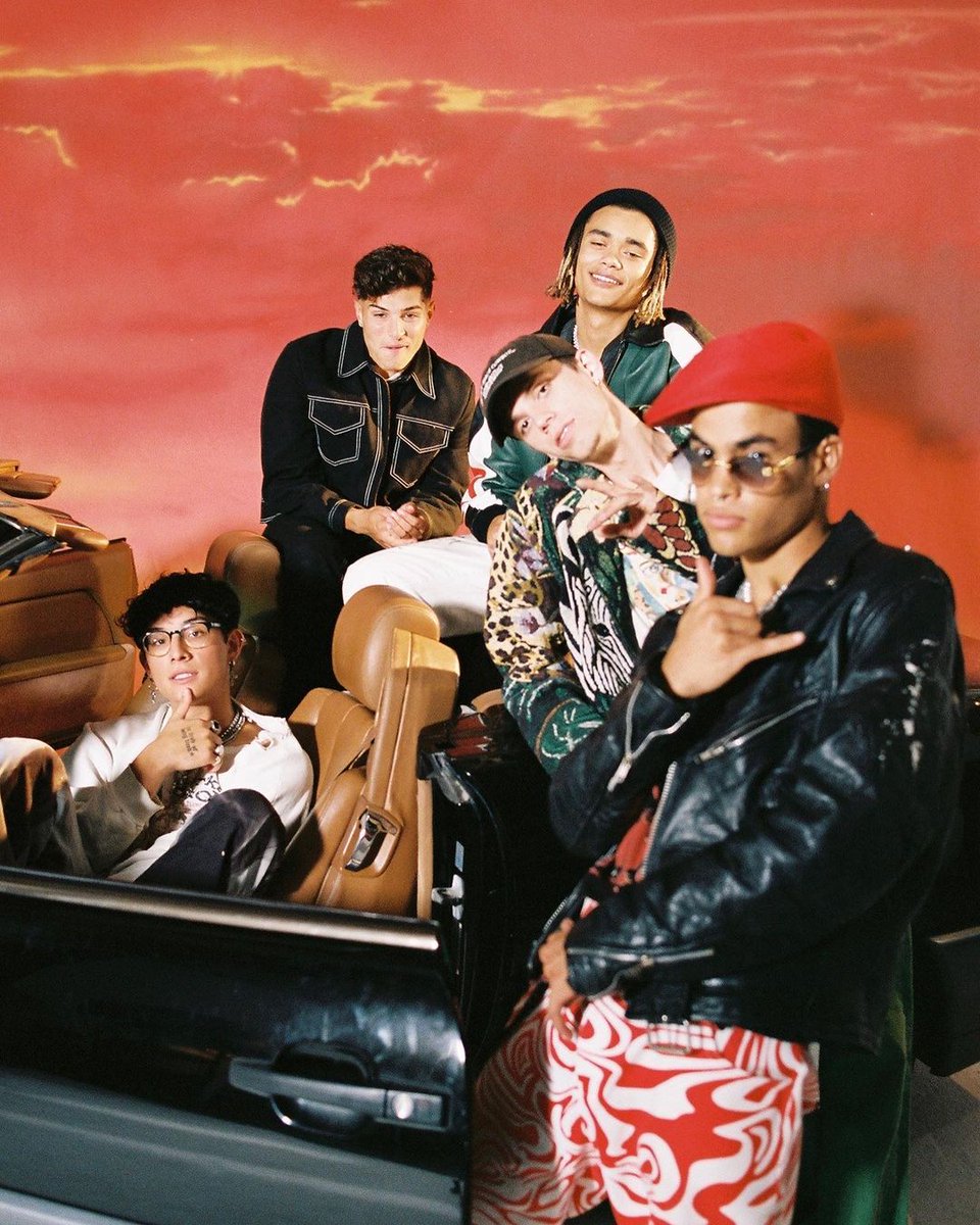 _PRETTYMUCH_JP's tweet photo. 新曲「I Don't Wanna Leave」のミュージック・ビデオ撮影の裏側の写真だよ💞by #PrettyMuch
こちらの新曲は好評配信中です🌟
🎧 https://t.co/I7rT7ffC0g
#IDWL #プリティーマッチ https://t.co/antOFFA7Td