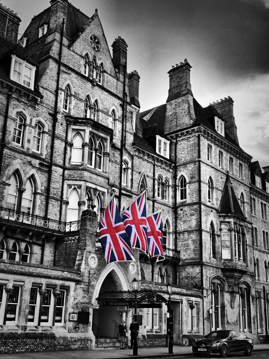 mrh1967's tweet photo. A nice few days in Oxford took this shot of @RandolphHotel https://t.co/ZLO59BVnHz