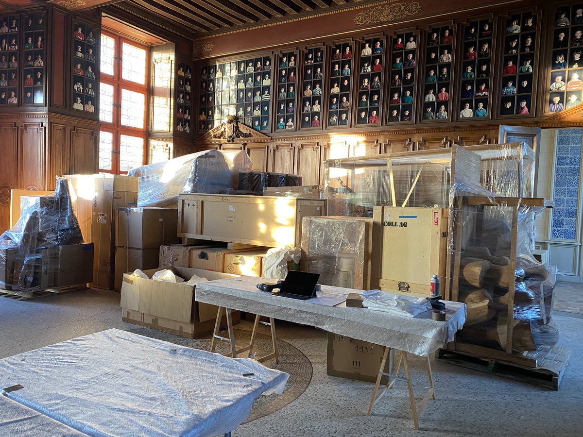 [Seances cardio-training-CAF <a href="/work/">Work</a>] En démontage de l’expo Grand Bazar <a href="/ChateauOiron/">Château d'Oiron</a> : des petites journées à 99 étages et qq km! Plus de 170 œuvres à démonter, constater, emballer.. 😱