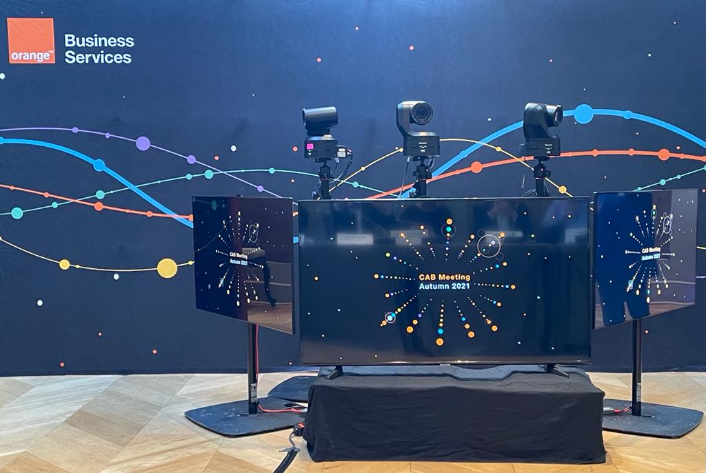 HelmReisinger's tweet photo. Inspiring discussions with our @orangebusiness global clients at our hybrid Customer Advisory Board meeting whom we thank for helping us to build our unique positioning as a #networknative digital services company. We turn #data into TaDa! @ZitouneWassila @symons_kristof https://t.co/6E0jHTohii