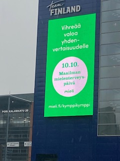 Viisi ohjetta kohdata nuori: 
💡Kysy, mitä kuuluu ja miten työpaikalla sujuu. 
💡Salli mokat.
💡Löydä nuoren vahvuudet työssä ja kerro ne.
💡Muista huumori.
💡Tarjoa tukea ja turvaa. bit.ly/3oEk91L #vihreäävaloa #MielelläänTöissä #maailmanmielenterveyspäivä