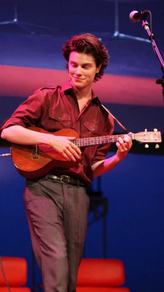 bornsmusicabie's tweet image. 19year old ❤
#tenyearsagoAngel 
#TEDx #musicalguest
#børns #borns
#odettespoonerIG
@bornsmusic