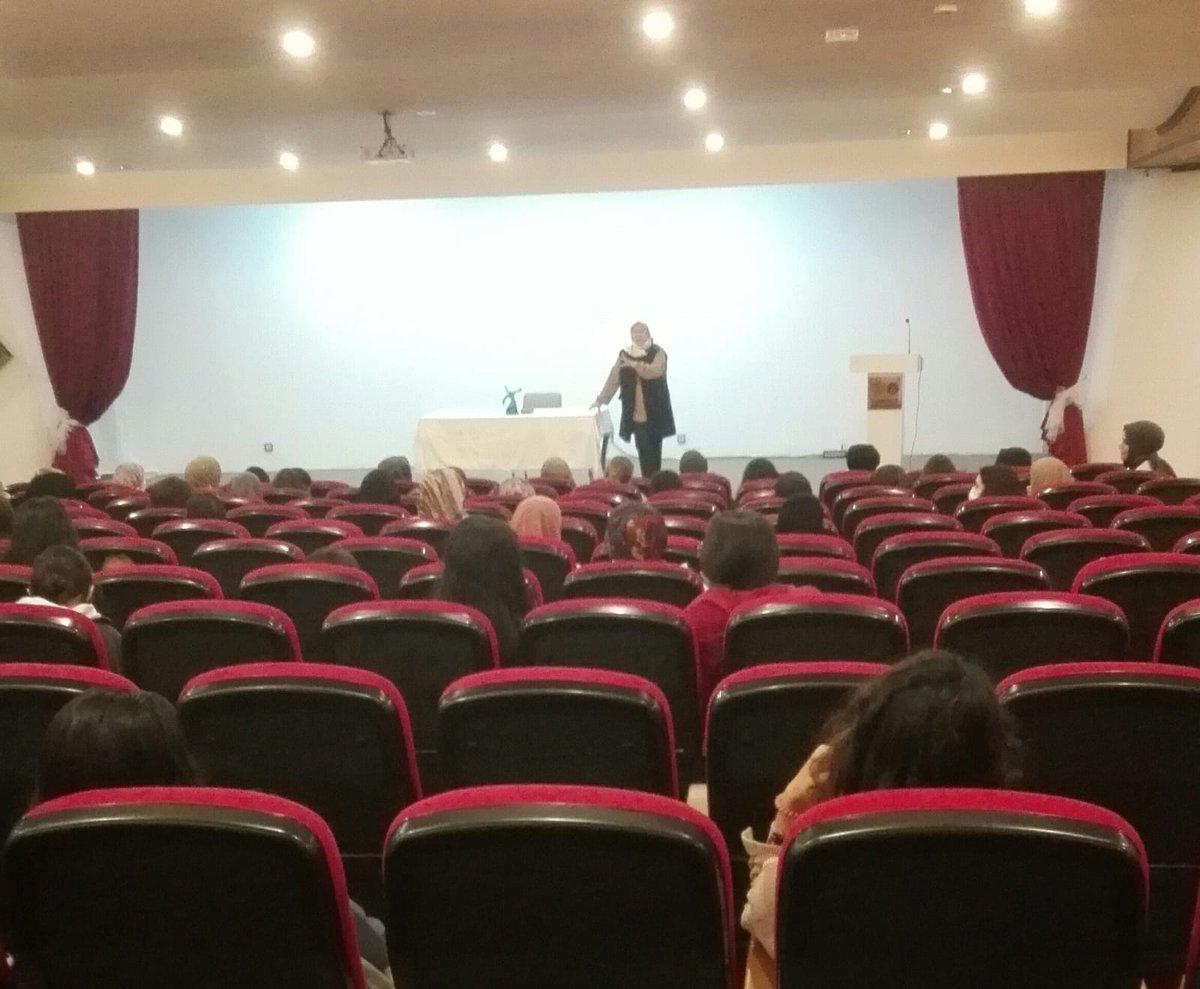 📍Rahime Sultan Yurt Müdürlüğü

Yurdumuzda aramıza yeni katılan öğrencilerimize yönelik uyum programları kapsamında, Sosyal Çalışmacı Reyhan TURHAN’la mesleki çalışma toplantısı yapılarak öğrenciler bilgilendirildi ve birbirleriyle tanışma fırsatı buldular.