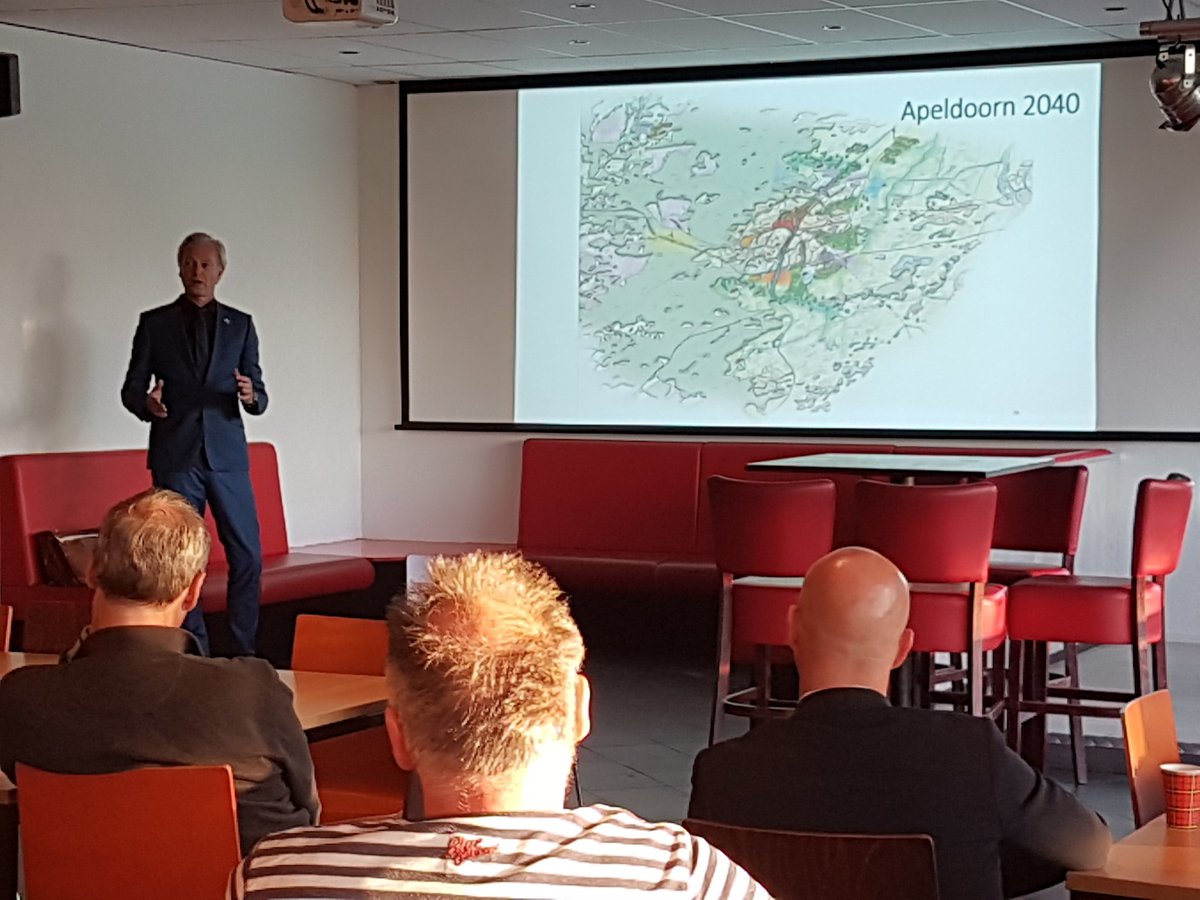 ABCApeldoorn's tweet photo. #Prinsjesdagontbijt bij @csv_apeldoorn: @JeroenJoon over koers #woestaantrekkelijk #Apeldoorn richting 2040 en belastingadviseur René Boon over financieel economische ontwikkelingen richting 2025. https://t.co/5GYAWVMGHb