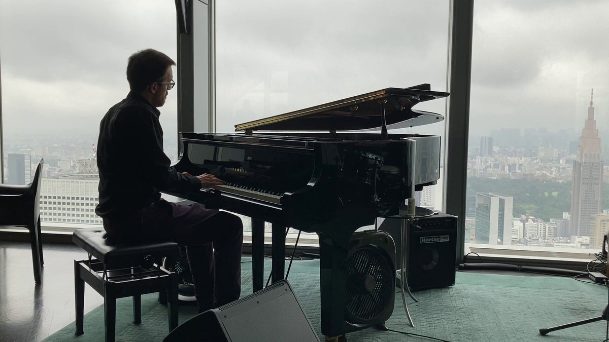 EmbEspJapon's tweet photo. フアン・オルティス、高瀬比呂志、ジーン・ジャクソンのトリオが東京の中心からバスク民謡とエンリケ・グラナドスのスペイン舞曲2をスペイン・テイストのJAZZにした"Agurra /DanzaEspañolaN.2"をお届けします。
どうぞお楽しみください!#ThisIsNotAMusicBreak
https://t.co/nmIptFLe7v https://t.co/84R7tQgDIj