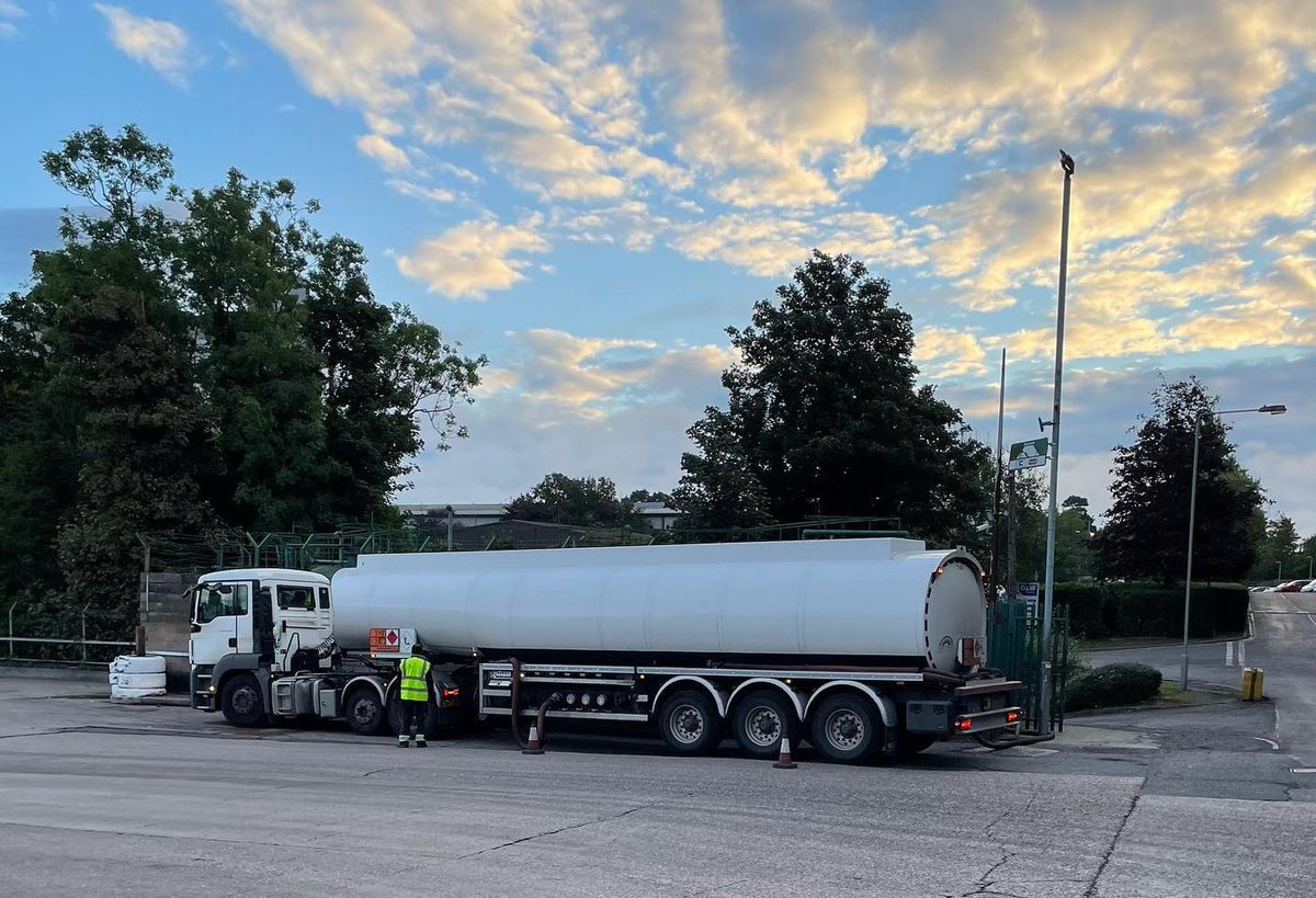 J23LorryPark's tweet photo. Another delivery of Diesel ready for a busy day on the HGV forecourt ⛽️
#Diesel #AdBlue #24Hours #Fuel #HGV #hgvfuel #visa #FuelCards #DebitCards #Pumps #FuelPump #KeyFuels #UkFuels #MorganFuels #FredSherwoodGroup #Shepshed #Derv #Bus #Lorry  #EastMids #DieselFuel #fuelshortage https://t.co/czIba9D1Qp