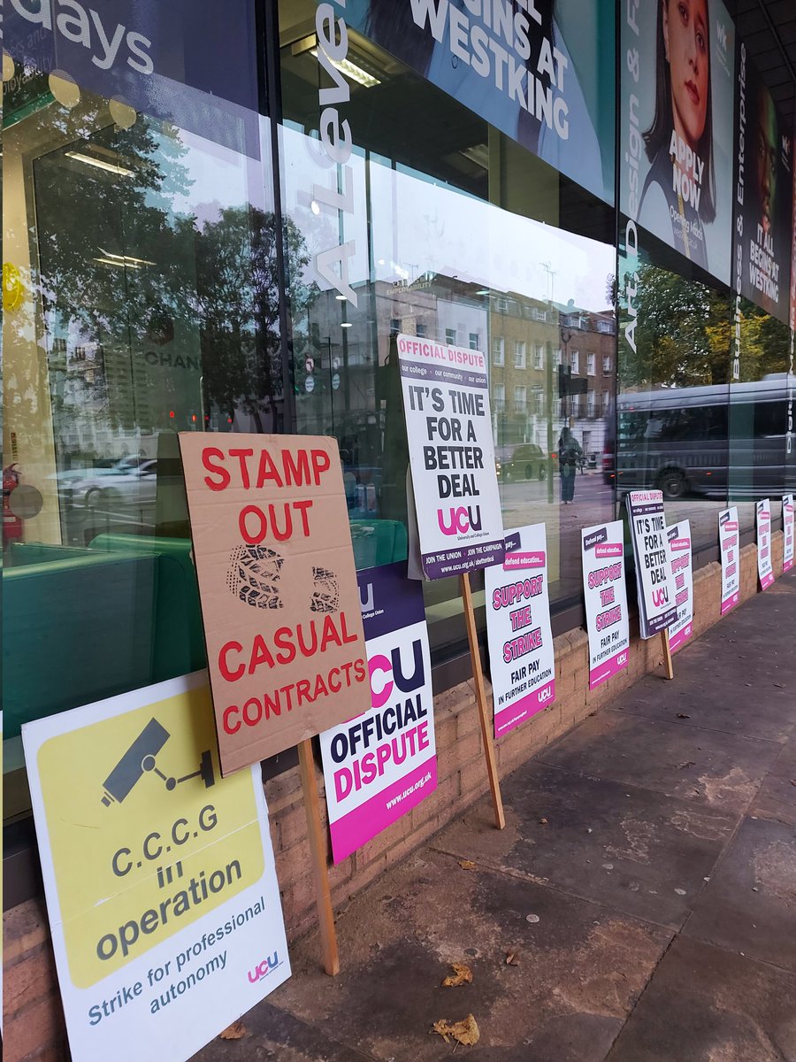 UcuWkc's tweet photo. Day 5 we are out again - we will be out every day until we are listened to. The money is there, we want our share. We deserve respect! #FEStrike #justiceforcollegeteachers @ucu @UCU_CandI @UcuLeft @LondonUCU https://t.co/sEITpqBuka