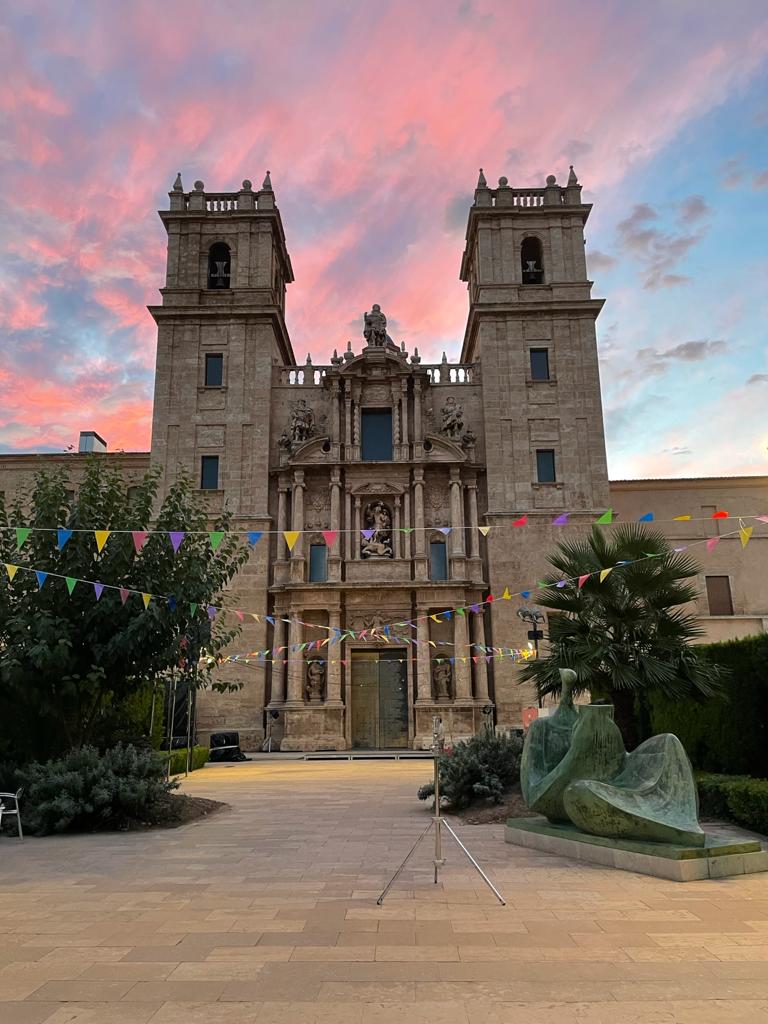 AmoragaCarmen's tweet photo. El mundo se pone bonito porque hoy empieza #musicaempresonada.
Hasta el 17 de octubre, los nombres, las historias y la memoria de los que dieron parte de su vida por nuestra libertad resonarán entre los muros de San Miguel de los Reyes.
Más info👇
https://t.co/p9guYTx3Jp https://t.co/843bo5HEgc