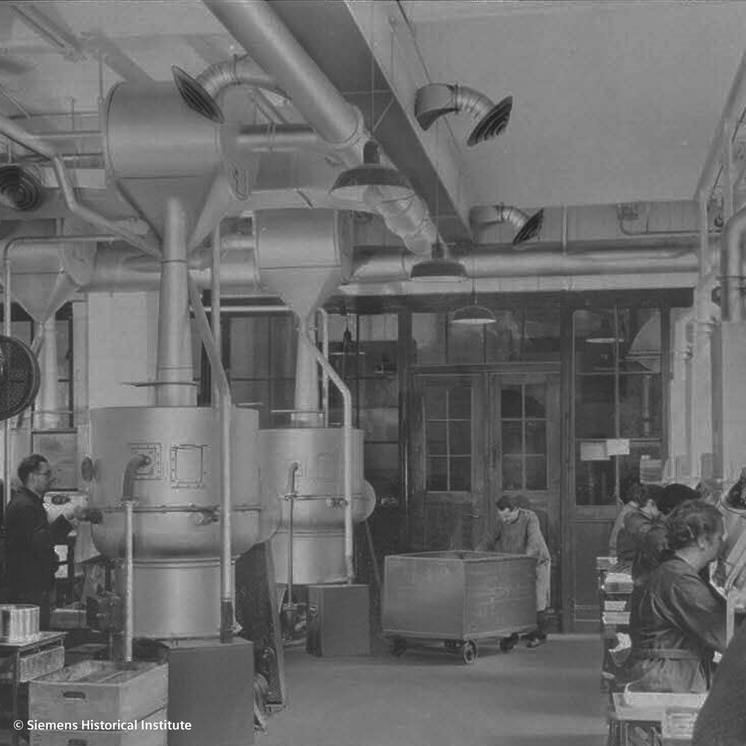 SiemensInfra's tweet photo. #siemenshistory #ThrowbackThursday #TBT #tb #indoorclimate #roomautomation #airfilters #TransformTheEveryday #smartinfrastructure
How it started How it's going https://t.co/AX6pSB1jeV
