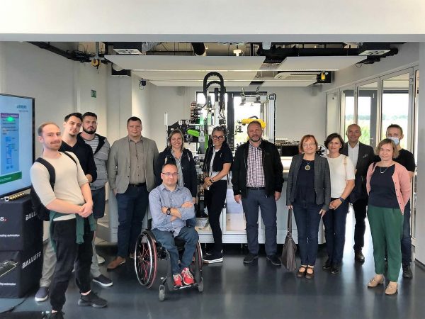 ChainReactionCE's tweet photo. Digitization,automation,robotization are very important part of production.These innovations help companies to increase competitiveness,enhance market resistance.Wroclaw Technology Park contributes to raise awareness on Industry4.0 solutions.With Balluff,they visited SmartFactory https://t.co/afQlthl85M