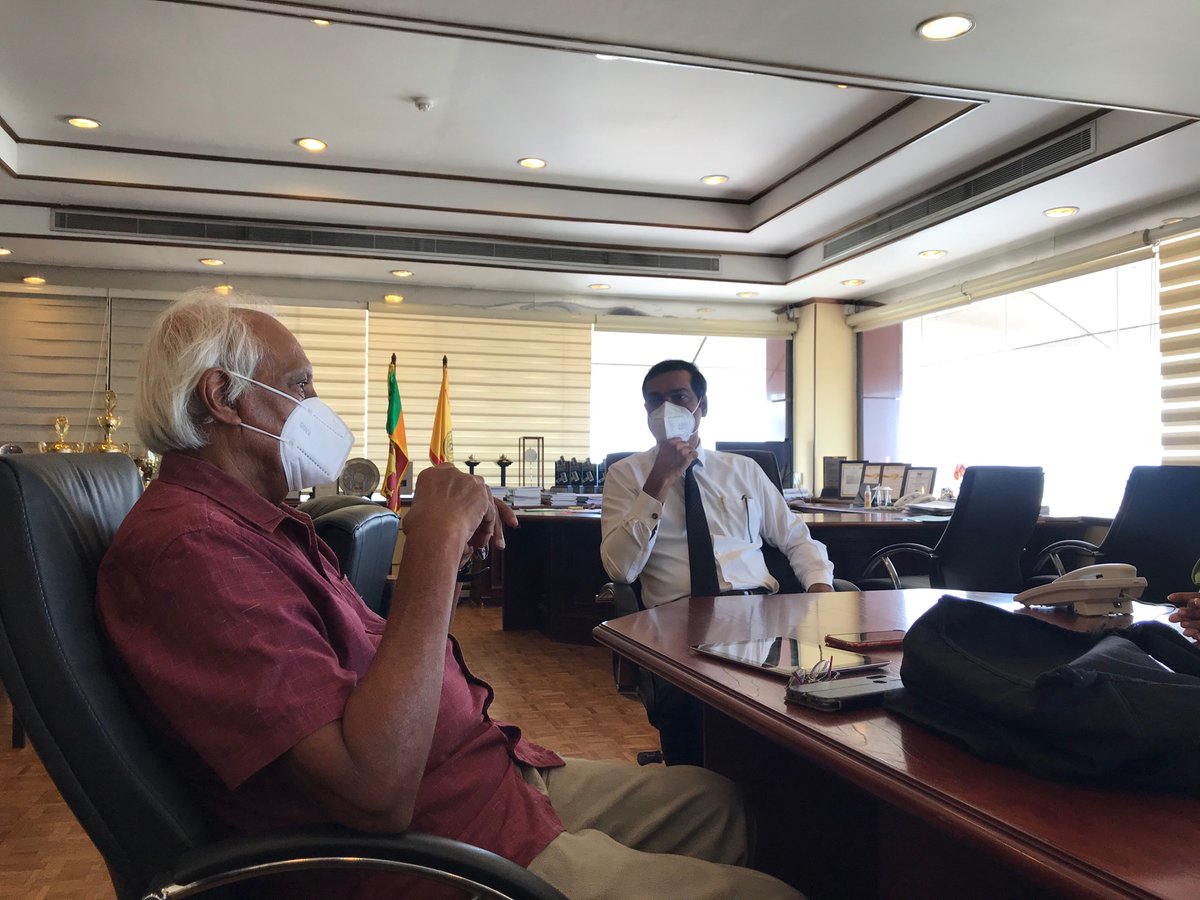 pathmalal's tweet photo. @RanjithKodituw1 GM in conversation with Ismeth Raheem on the restoration project of monumental artworks at People’s Bank HQ.
Extremely happy to be apart of this
#modernart #SriLanka #colombo #georgekeyt https://t.co/ZJxF3ddqwF