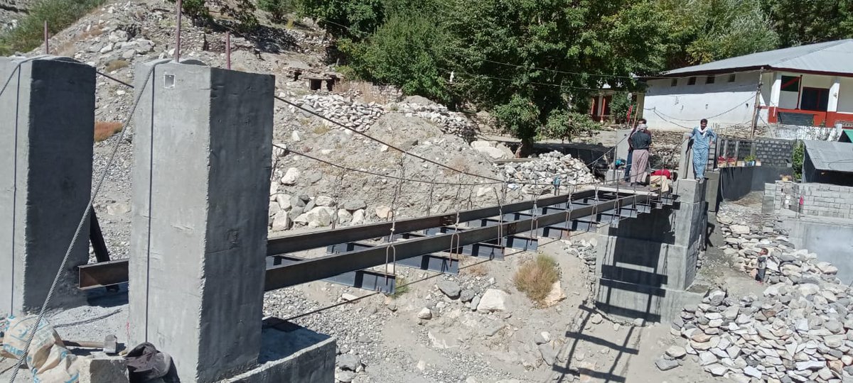 UmairAl63062187's tweet photo. Another example of Quality work of CDLD lower Chitral under construction Pedestrian Bridge in Garamchasma valley Zhitor village remote area of chitral.This bridge was washed away during flash flood.
@ImranKhanPTI @IMMahmoodKhan
@PTIofficial
@m1_jalal #RegularizeCDLDEmployees https://t.co/S67X2mzdkw