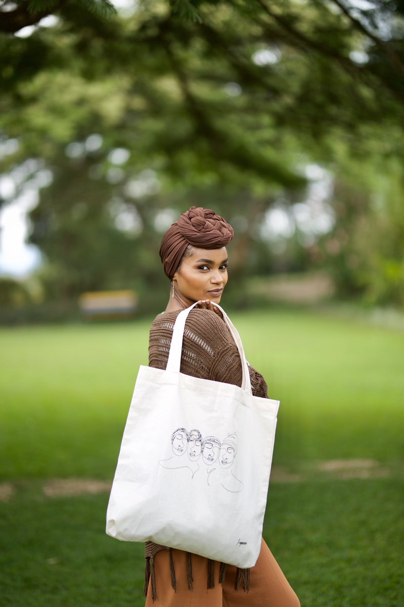 _Icyeza_'s tweet photo. #sisterhood tote bag anyone?
#icyeza #icyezatotebag #totebag #headwrap #headwrapoftheday #headwrapstyle #beauty #handmadewithlove #madeinrwanda #accessoriesoftheday https://t.co/ZdHoeQAxws