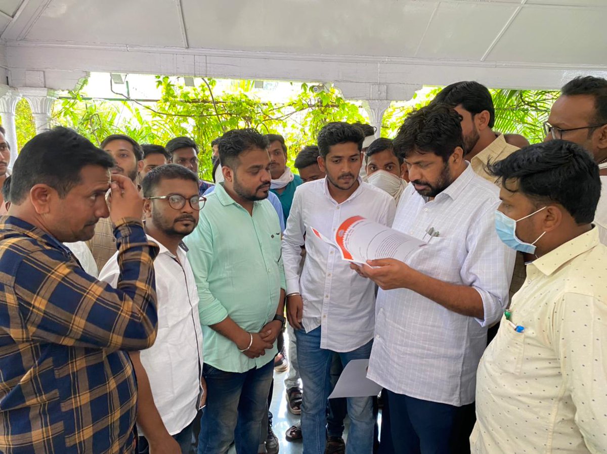 HThakareMNS's tweet photo. जलसंपदा विभागाचे कनिष्ठ अभियंता पदाची पदभरती तातडीने करण्याबाबत जलसंपदा राज्यमंत्री मा. ना. बच्चू कडू यांना निवेदन देण्यात आले. @RealBacchuKadu
@saralseva34lakh @saralsevaexam @berojgar_boltoy @Mpsc_Andolan @MPSCstudsRight @MHstudentsVoice @rajbhakt16 @mnsreport9 @MNSReportEng https://t.co/sVEkepVAD2