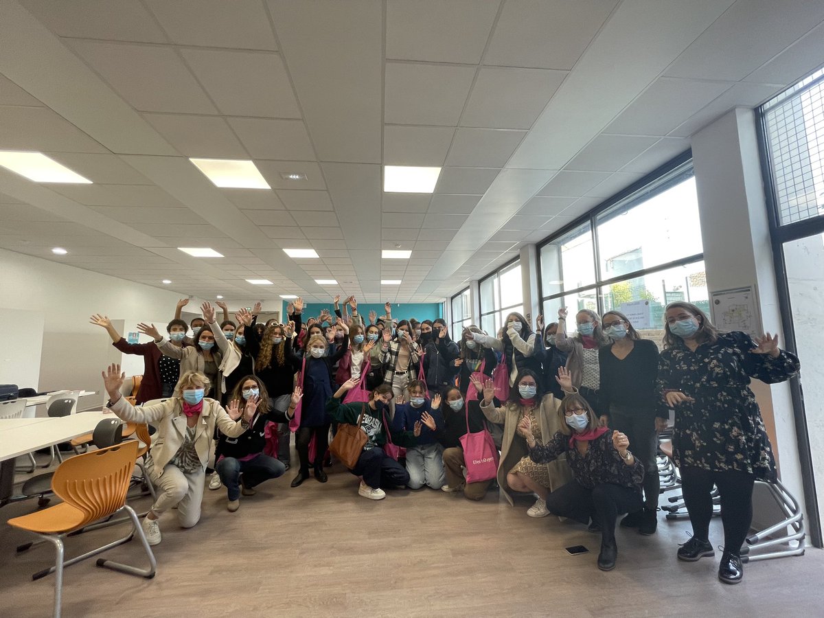 vguillon1's tweet photo. Découverte des métiers avec @Ellesbougent , démarrage de la journée avec les élèves du lycée Joffre @montpellier_ encadrés par les étudiantes @CESIingenieurs @CESIsudouest @epf_ingenieurs #rolesmodels #mixité https://t.co/uFR4zmRm7Z