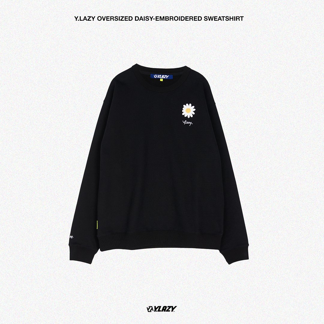 YLazy_Official's tweet photo. Daisy up for sweater weather ft. our Oversized Daisy-Embroidered Sweatshirt. 🌼

#YLazy #YLazyOOTD #Yubin #于斌 #OOTD #streetwear https://t.co/3gQ6kYZFDs