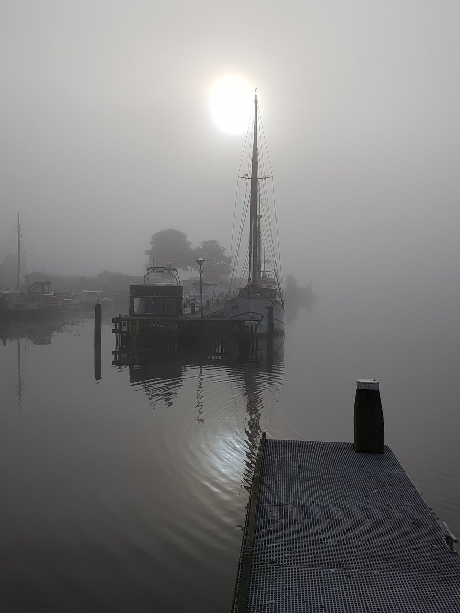 Even genieten van de kleine wereld te Zwartsluis. 
Plaatje vanuit St. Recreatie Centrum Zwarsluis. Mooi bedrijf/jachthaven