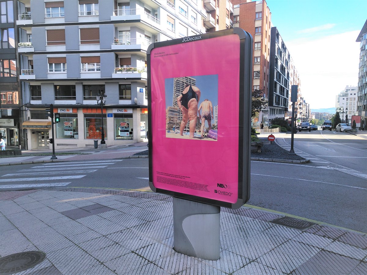 NataAlAr's tweet photo. 📢 Hasta el domingo podéis ver por las calles de Oviedo la exposición "La banalidad como mcguffin "All the word´s a stage)" de @mariamoldes. La muestra forma parte de las actividades de la reciente edición de la @NocheBlancaOVD: https://t.co/3femCEommu https://t.co/yI3y15f7nT