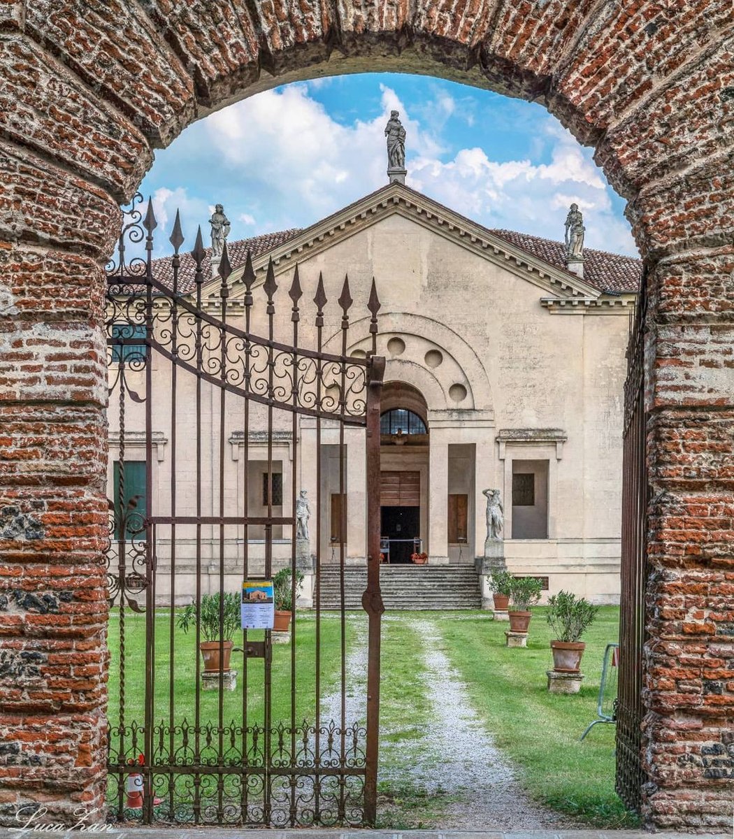 TurismoVeneto's tweet photo. Villa Pojana è tutelata dal 1996 Patrimonio dell'Umanità #UNESCO. Si trova a Pojana Maggiore (Vicenza) ed è tra le ville palladiane più apprezzate per la modernità e originalità architettonica 

#VisitVeneto

📷 IG lucazanphoto https://t.co/YuojlwzhrB