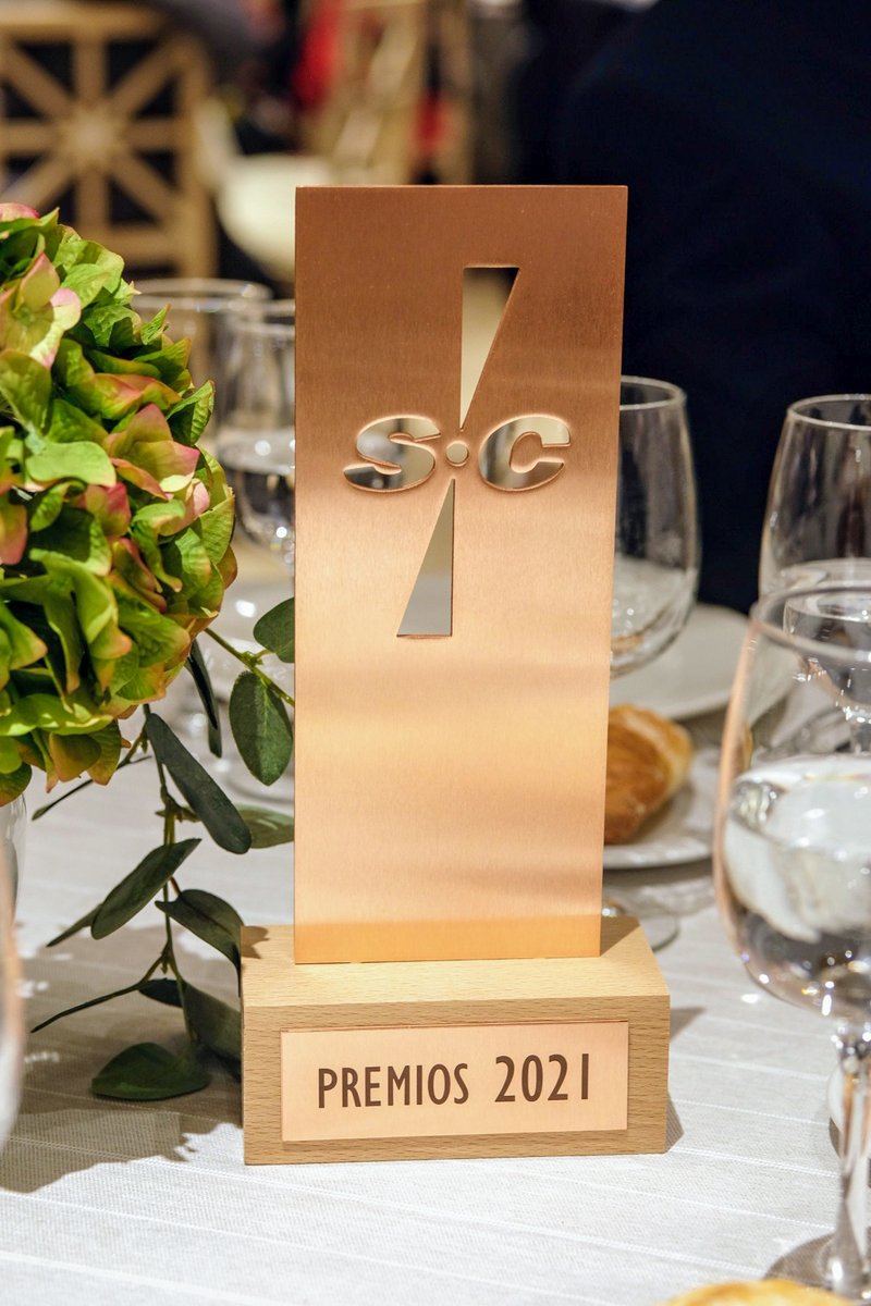 leet_security's tweet photo. Muy agradecidos a @SicRevista por el reconocimiento en sus XVII #PremioSIC, compartido con el Centro de Cooperación Interbancaria, por el desarrollo de #Pinakes...
...Y por una divertida noche de #ciberseguridad! https://t.co/nBQqQw9Cyo