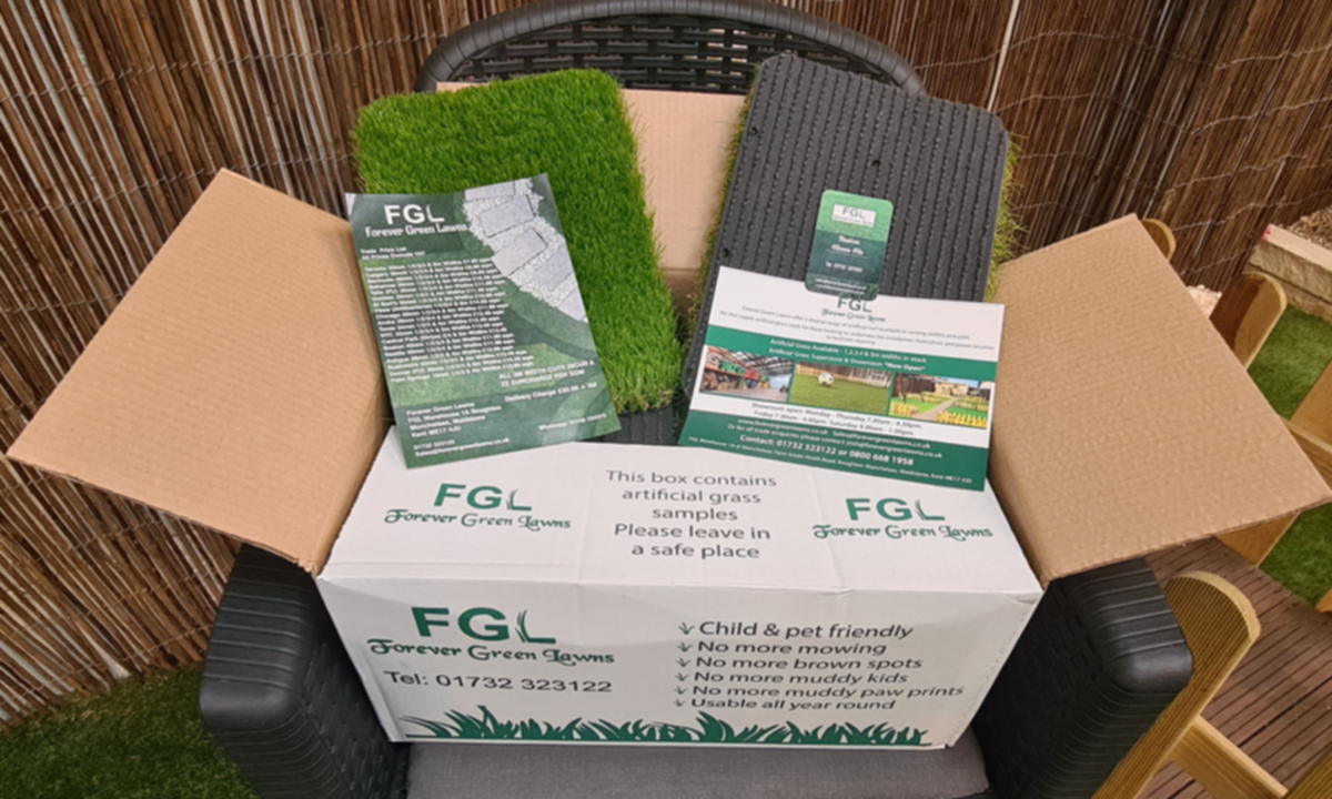 Trade Boxes are still going out! If you install Artificial Grass or a looking to start, drop us a message to get a free box sent out to you!

#artificialgrass #fakegrass #landerscapers #installers