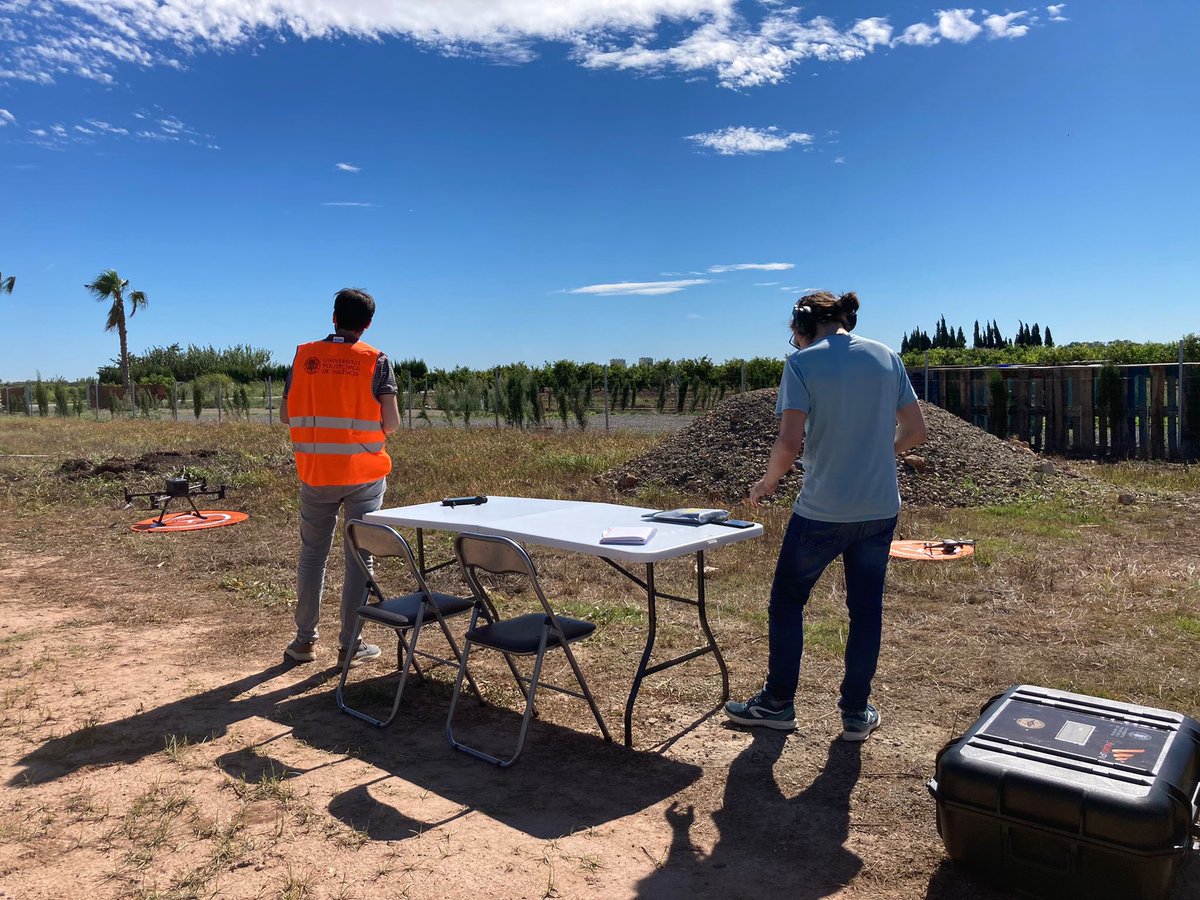Bubbles_SESAR's tweet photo. The @upv &amp; @IndraCompany teams of the @Bubbles_EU #sesarproject are executing test flights before to start the validation exercises - phase I. 👀Stay tuned and follow our progress!@SESAR_JU  #Drone #Drones #UAV #UAS #uspace  #UTM #sesar2020 #h2020 #ConOps #digitalsky https://t.co/xJfR7KrzDP