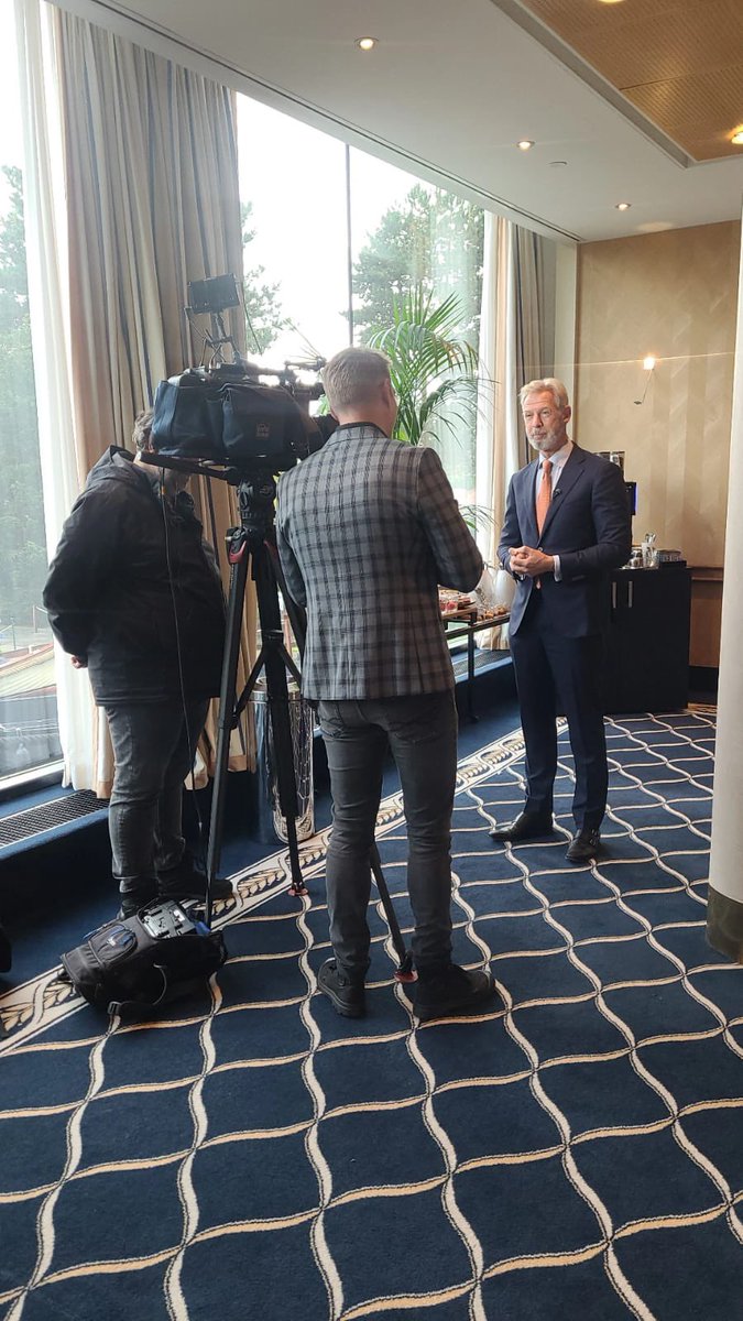 nvmog's tweet photo. Het eerste interview van vandaag met @RTLNL. 🎥 @onnohoes #kwartaalcijfers #woningmarkt #woningmarktcijfers #koopwoningmarkt #huurmarkt #nieuwbouw https://t.co/hrT2JCDlqr