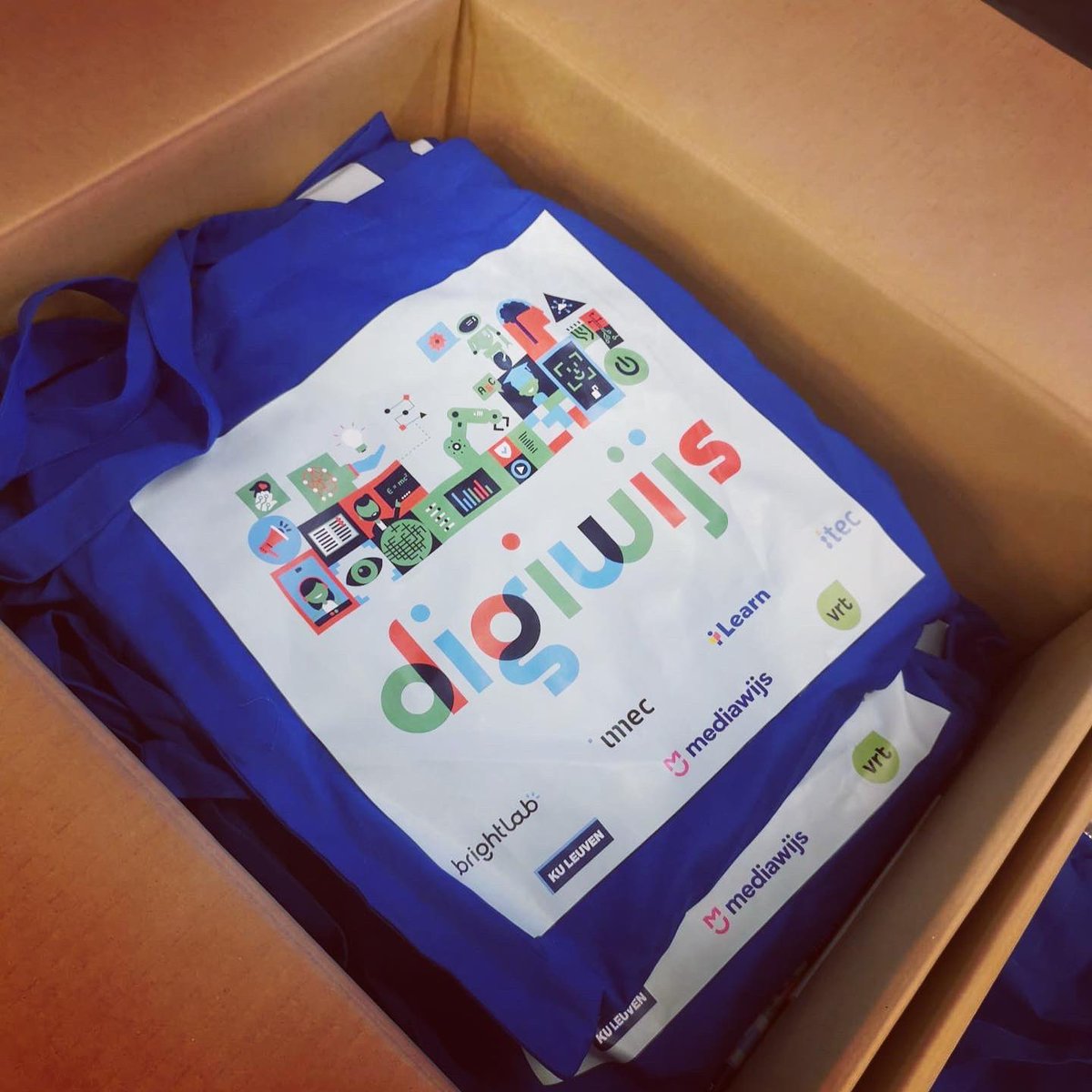 Brightlab_be's tweet photo. Gisteren waren we als medeorganisator aanwezig op #Digiwijs, het onderwijsevent rond gepersonaliseerd #leren, #STEM, #mediawijsheid en lesgeven in een #digitale #school.
Bedankt aan alle enthousiaste deelnemers en aan onze top-partners voor deze geslaagde editie! π https://t.co/ODYgYk64ZY