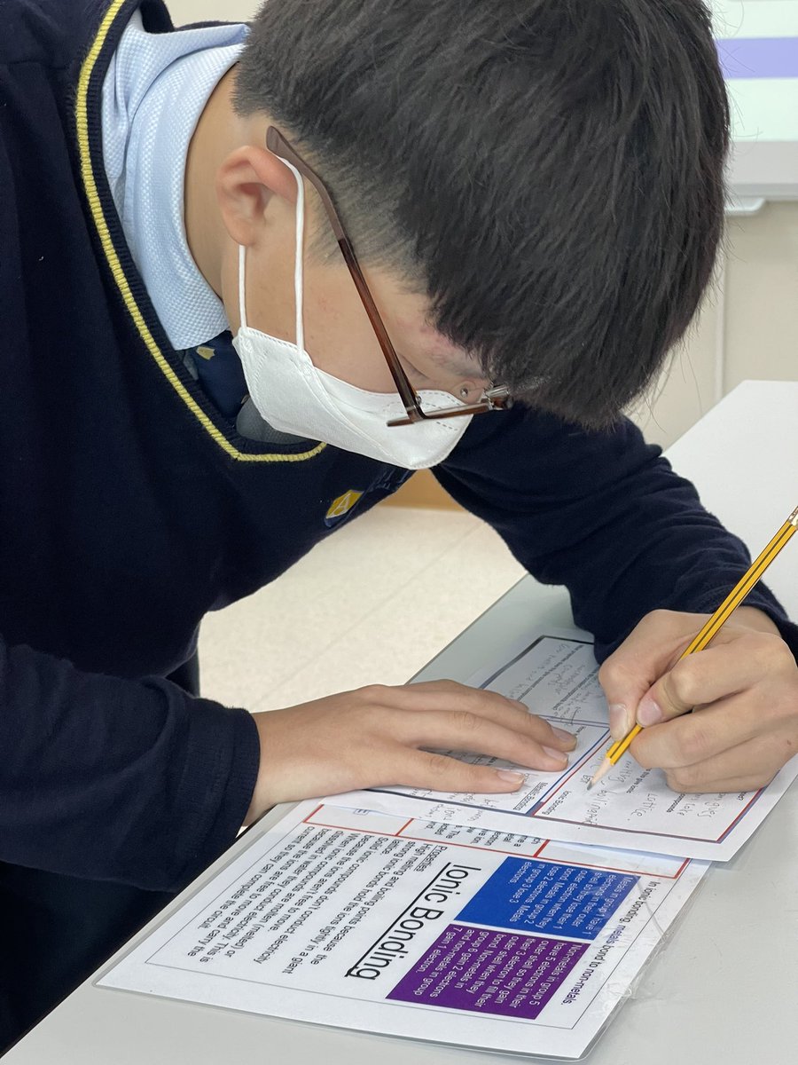 #AmityADYear9 students comparing the properties of ionic, covalent and metallic substances #AmityADCollaboration #AmityADChemistry #AmityADInspiringIndependence