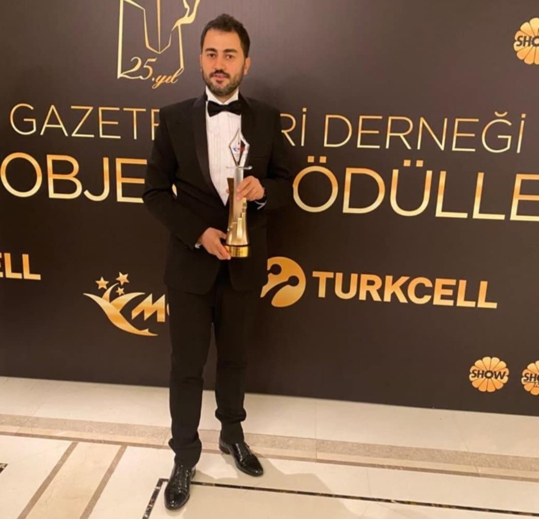 sercankismet's tweet photo. Türkiye bir ödüllü gazetecisini kaybetti ama şaka lan şaka buradayım 😂 https://t.co/NcqgvunTXv