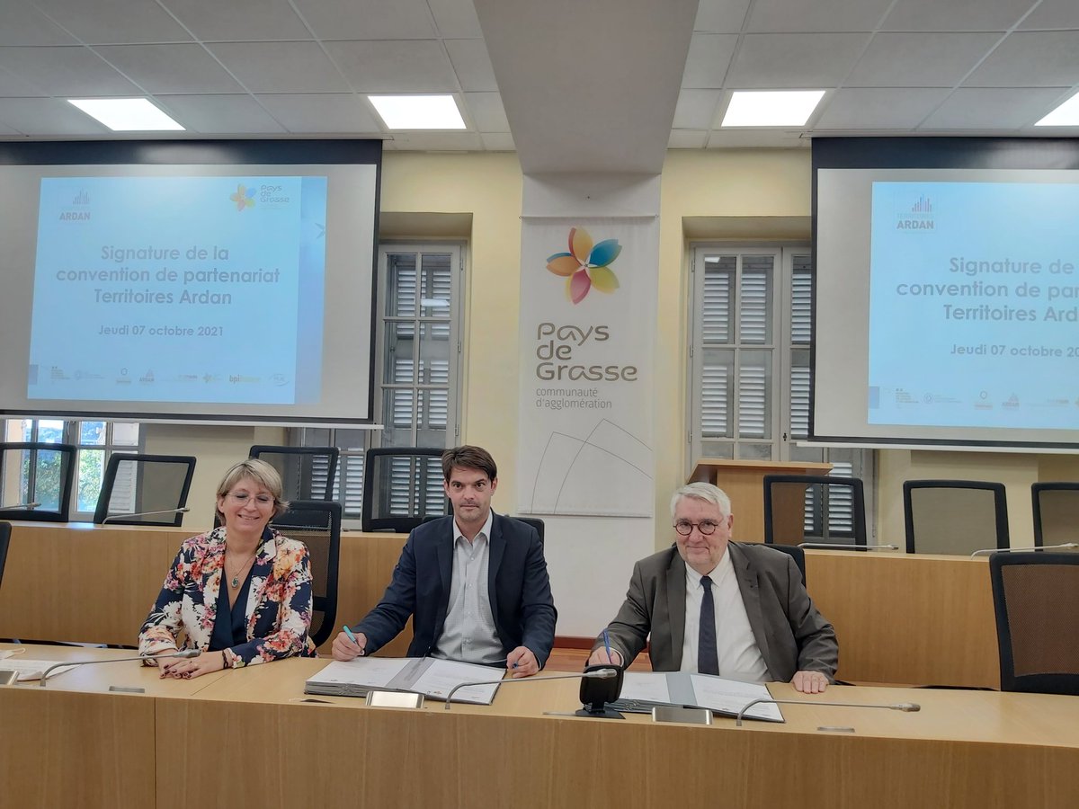 En direct, signature de la convention de partenariat #territoireardan entre #capg #Cnampaca #ardanfrance
Tout comprendre sur ce dispositif voir ici 👉 youtube.com/watch?v=6Sy-sc…

#paysdegrasse <a href="/ArdanFrance/">Ardan France</a> <a href="/CnamPaca/">Cnam Paca</a> <a href="/JeromeViaud/">Jérôme Viaud</a>